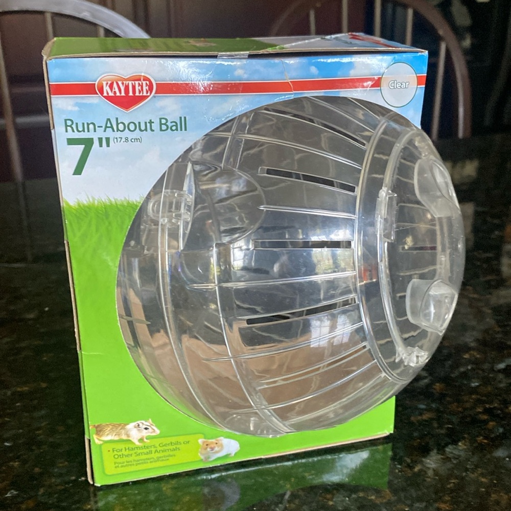 NIB Kaytee Run-About Ball 7” for small animals